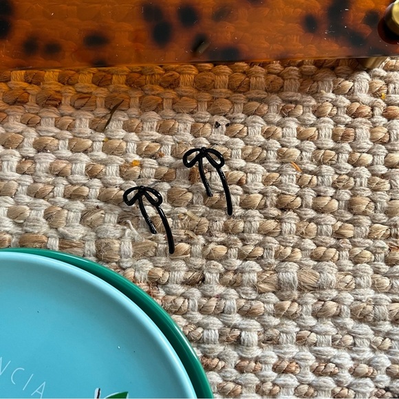 Black Bow Earrings - Picture 1 of 2